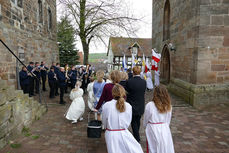 1. Heilige Kommunion in St. Crescentius (Foto: Karl-Franz Thiede)